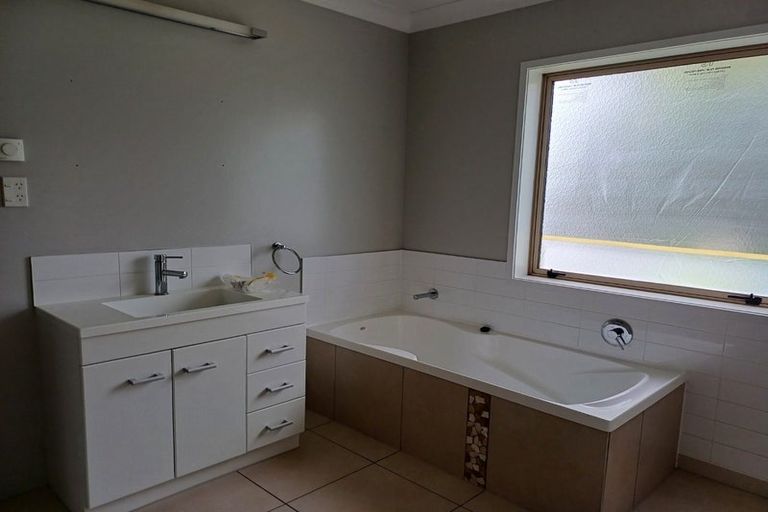 Photo of property in 15 Epic Way, Newlands, Wellington, 6037