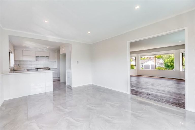 Photo of property in 128 Chelsea View Drive, Chatswood, Auckland, 0626