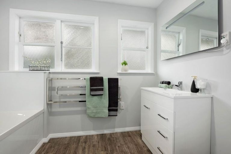 Photo of property in 11 Horoeka Street, Stokes Valley, Lower Hutt, 5019