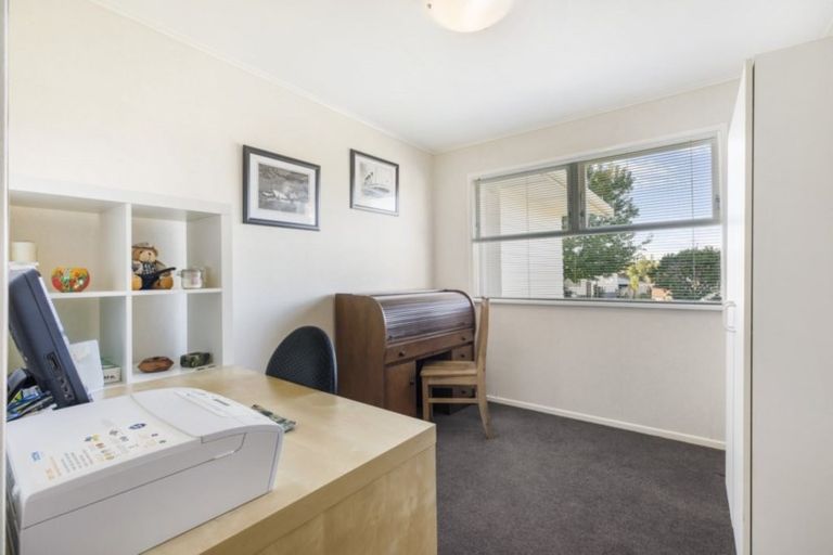 Photo of property in 10 Firle Place, Green Bay, Auckland, 0604