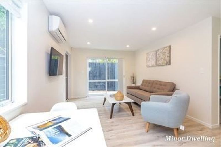 Photo of property in 10 Devon Street, Te Atatu South, Auckland, 0610