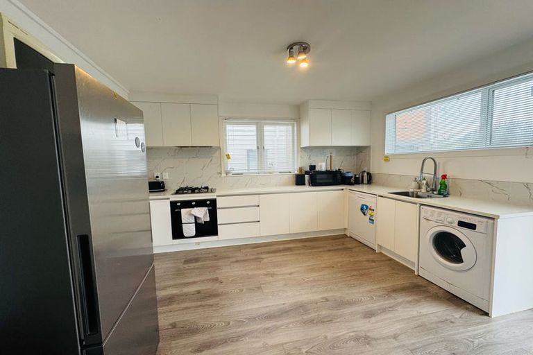 Photo of property in 38 Verran Road, Birkdale, Auckland, 0626