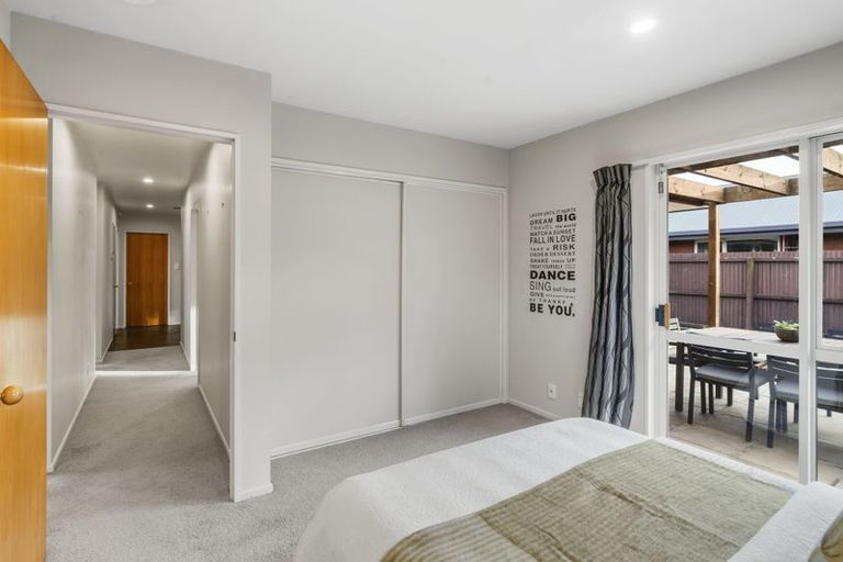 Photo of property in 33 Daniels Road, Redwood, Christchurch, 8051