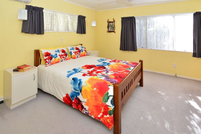 Photo of property in 61 Maygrove Drive, Orewa, 0931