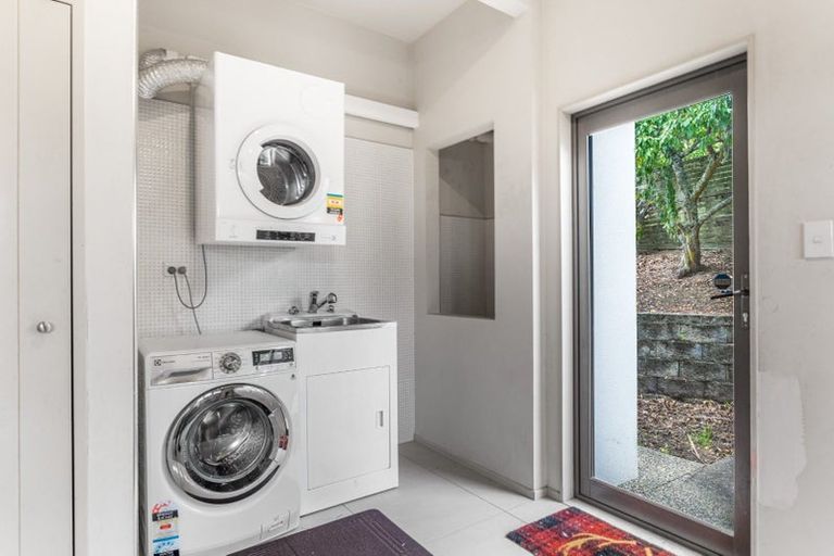 Photo of property in 71 Kittiwake Drive, Schnapper Rock, Auckland, 0632