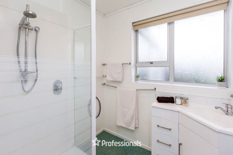 Photo of property in 15a Bonnie Glen Crescent, Ebdentown, Upper Hutt, 5018