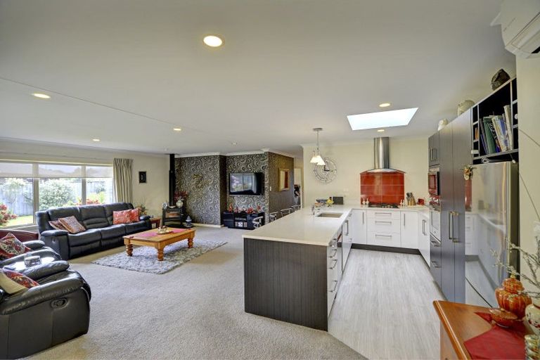 Photo of property in 5 Tararua Crescent, Carterton, 5713