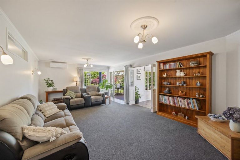 Photo of property in 15 Pukekura Place, Taradale, Napier, 4112
