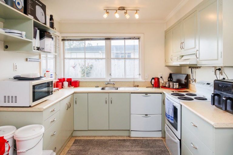 Photo of property in 14 Mudgway Place, Awapuni, Palmerston North, 4412