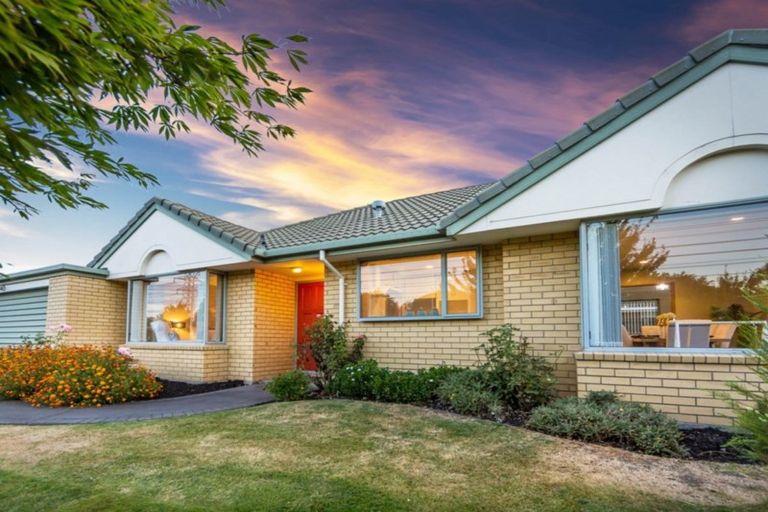 Photo of property in 1/15 Showgate Avenue, Sockburn, Christchurch, 8042