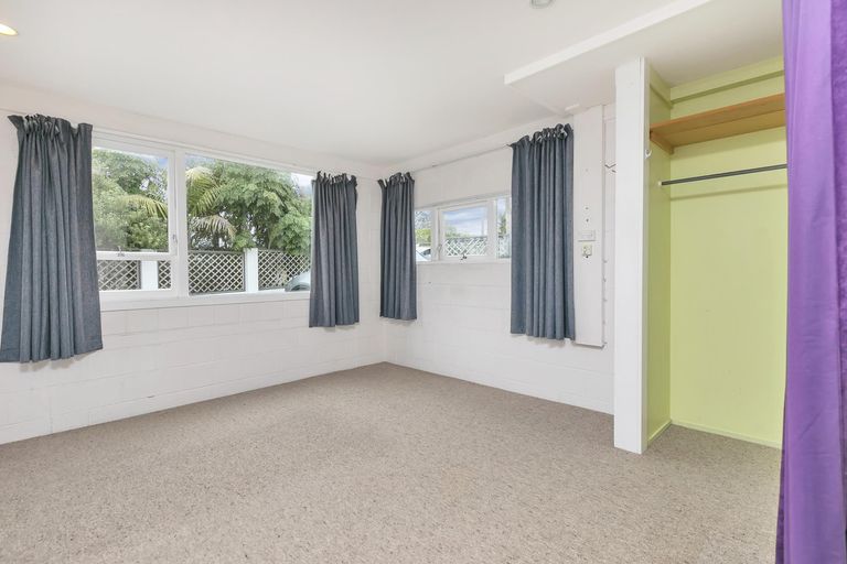 Photo of property in 1/16 Coronation Road, Glenfield, Auckland, 0627