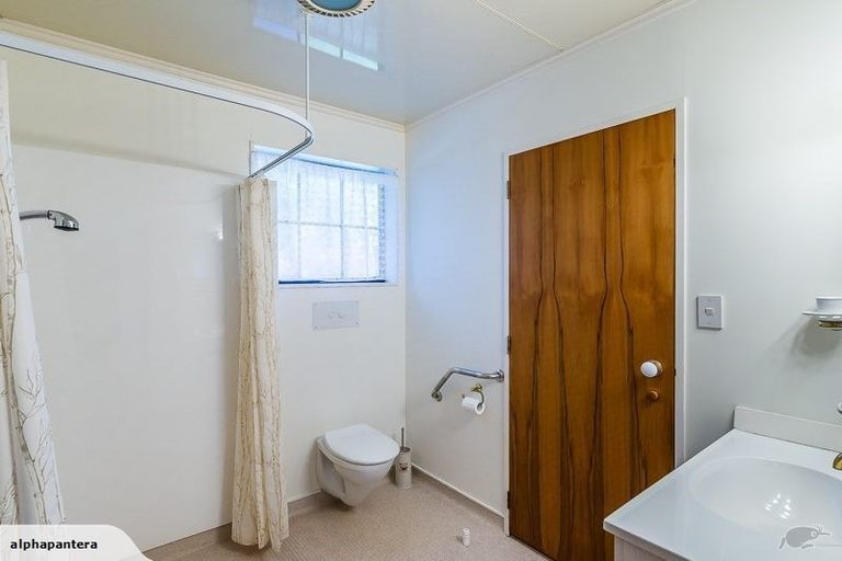 Photo of property in 131 Winara Avenue, Waikanae, 5036