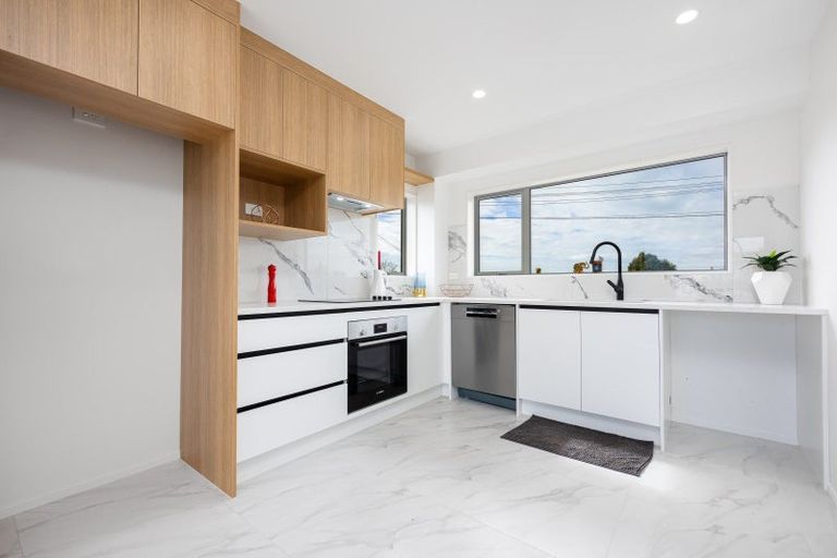 Photo of property in 298f Sunset Road, Windsor Park, Auckland, 0632