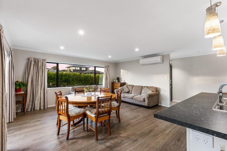 Photo of property in 16 Pitoitoi Drive, Riverhead, 0820