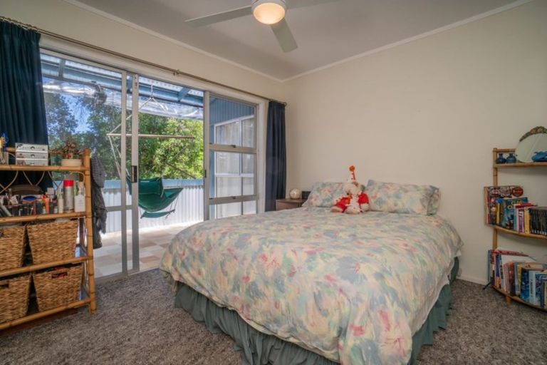 Photo of property in 1 John Downs Drive, Browns Bay, Auckland, 0630
