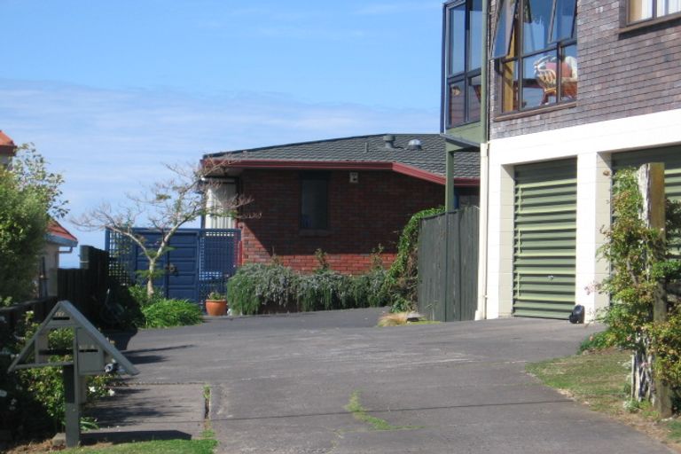 Photo of property in 2/127 Churchill Road, Rothesay Bay, Auckland, 0630