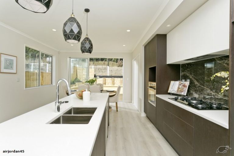 Photo of property in 12 Barrique Road, Kumeu, 0810