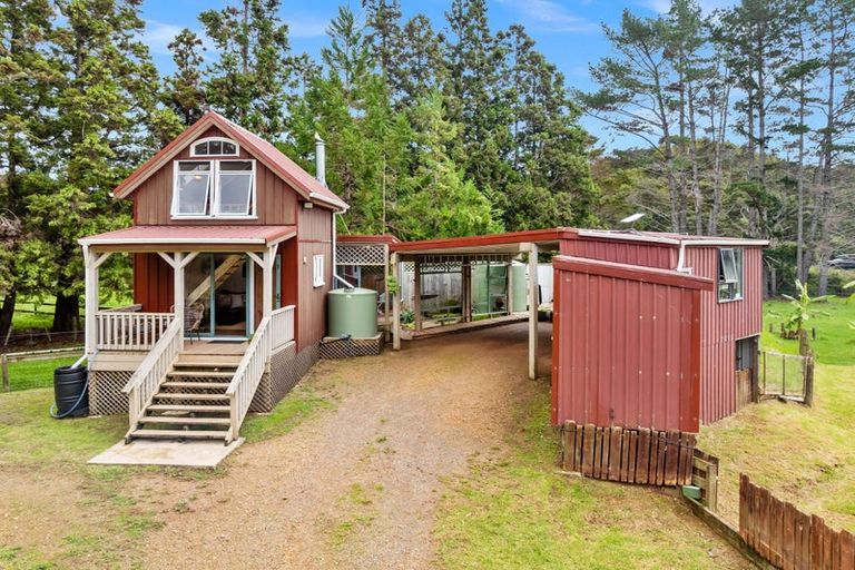 Photo of property in 1042 Ngunguru Road, Kiripaka, Whangarei, 0173