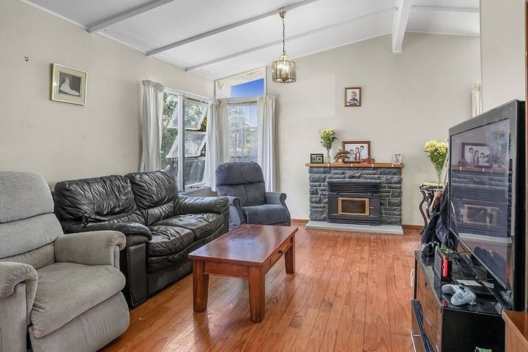 Photo of property in 68 Divich Avenue, Te Atatu South, Auckland, 0610