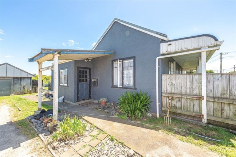Photo of property in 35 Egmont Street, Castlecliff, Whanganui, 4501