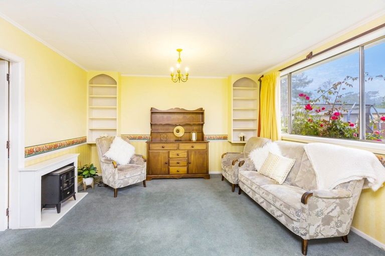 Photo of property in 2/10 Ponderosa Grove, Maoribank, Upper Hutt, 5018