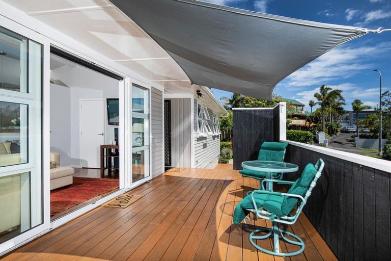 Photo of property in 6 Fairway Avenue, Red Beach, 0932