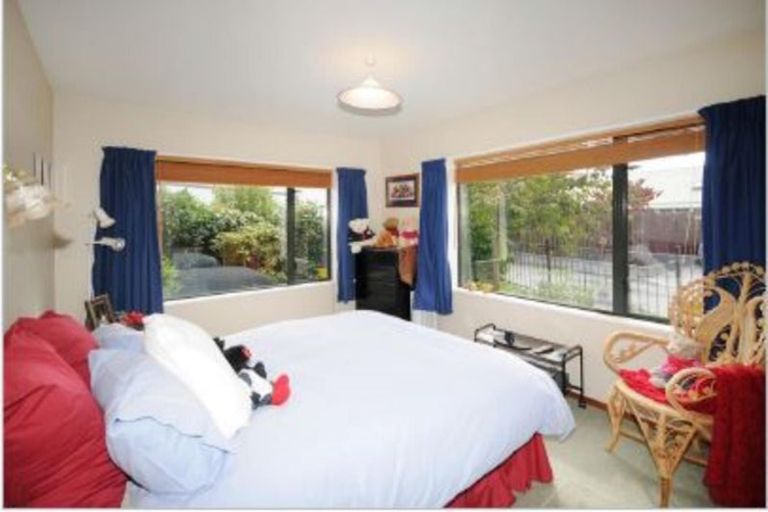 Photo of property in 2 Yarrum Lane, Avonhead, Christchurch, 8042