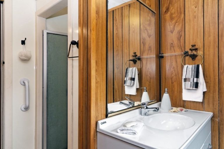 Photo of property in 69 Cornwallis Road, Cornwallis, Auckland, 0604