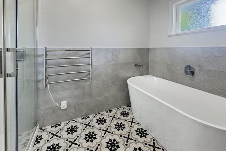 Photo of property in 55 Cambridge Road, Riverhead, 0820