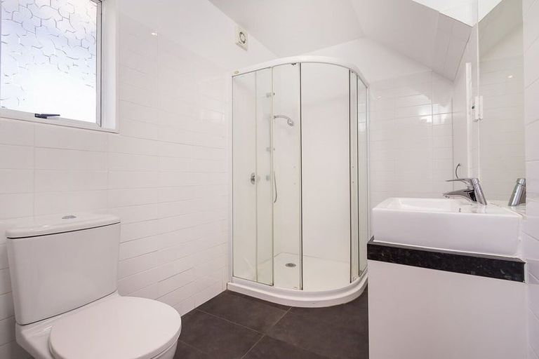 Photo of property in 2/10 Kiekie Road, Mangere Bridge, Auckland, 2022