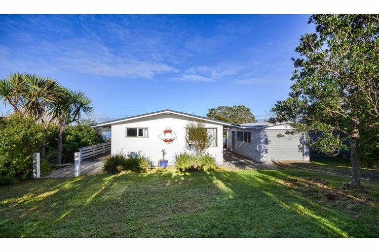 Photo of property in 84 Doves Bay Road, Kerikeri, 0294