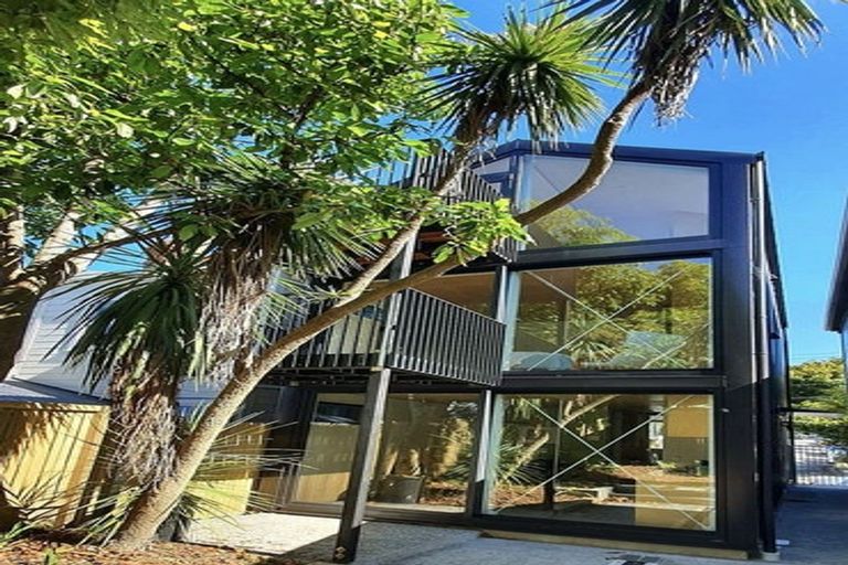 Photo of property in 108 Aro Street, Aro Valley, Wellington, 6021