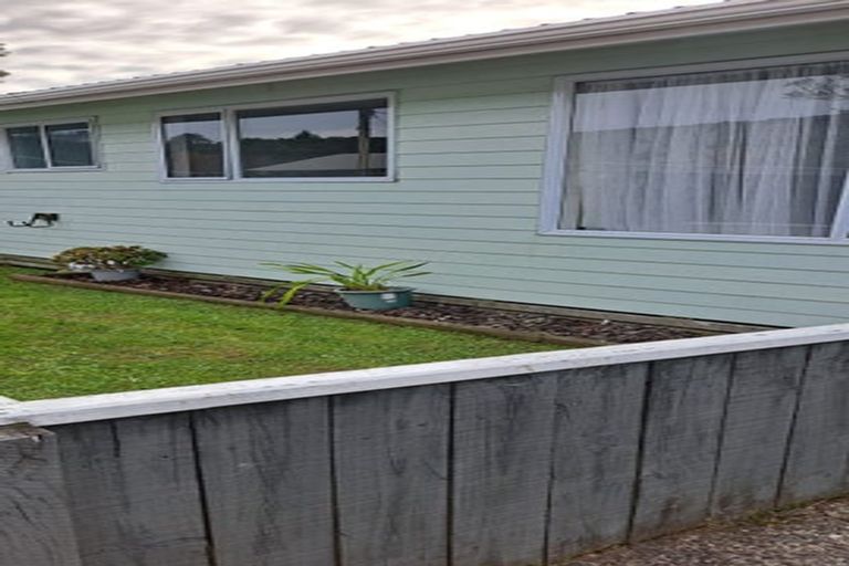 Photo of property in 2/69 Waddington Drive, Naenae, Lower Hutt, 5011