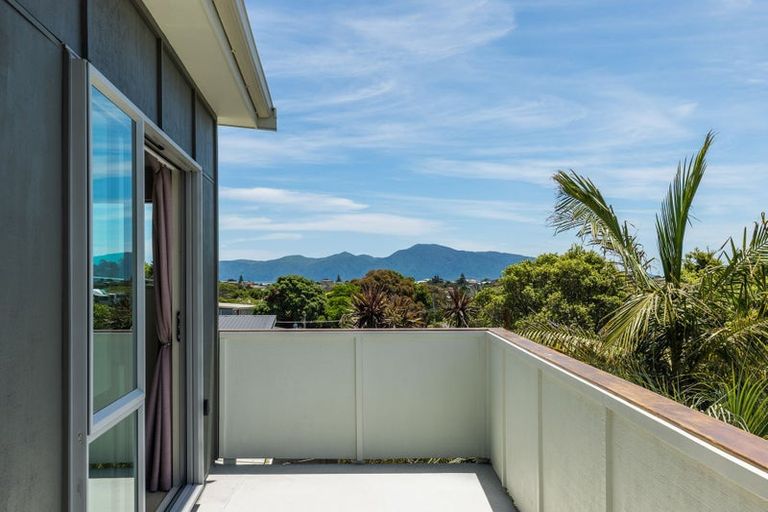 Photo of property in 12 Charlotte Way, Raumati South, Paraparaumu, 5032