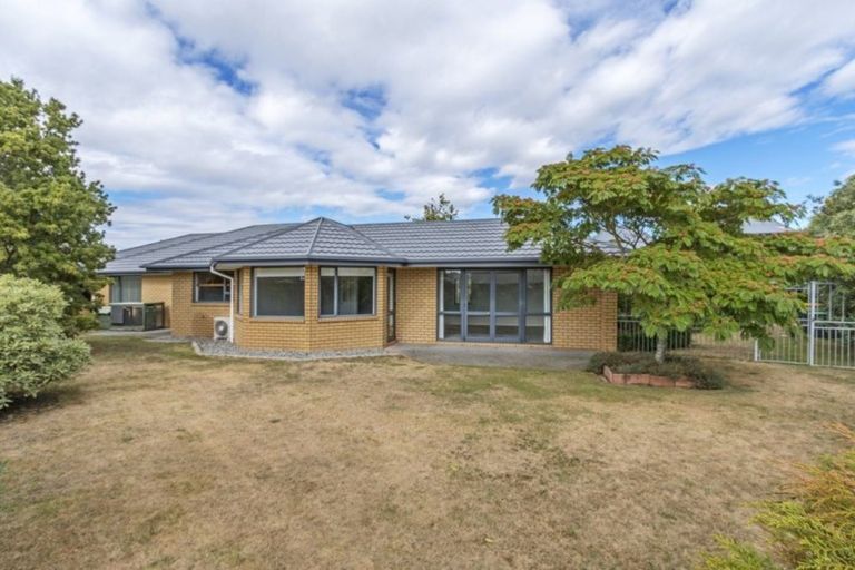 Photo of property in 17 Monterey Place, Parklands, Christchurch, 8083