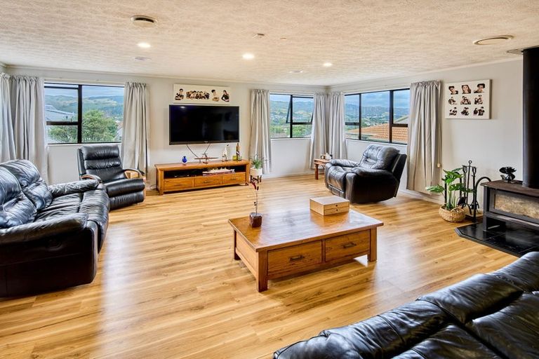 Photo of property in 12 Cullen Place, Tawa, Wellington, 5028