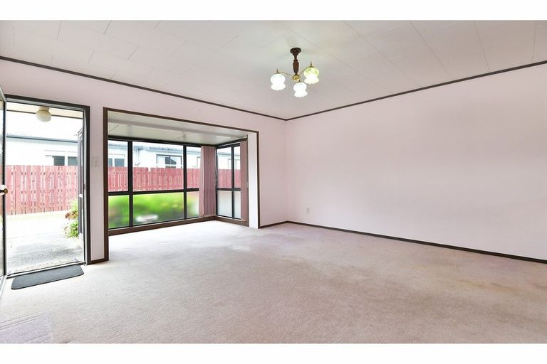 Photo of property in 2/54 Doment Crescent, Orewa, 0931