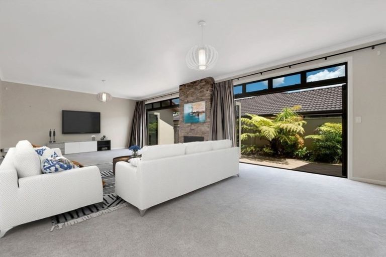 Photo of property in 1 Tarn Close, Pyes Pa, Tauranga, 3112