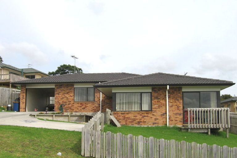 Photo of property in 25 Carling Avenue, Massey, Auckland, 0614