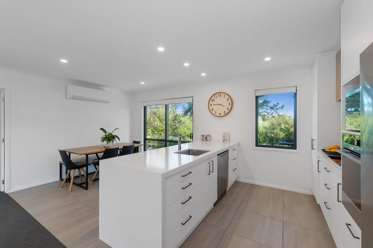 Photo of property in 6 Tarara Lane, Kumeu, 0810