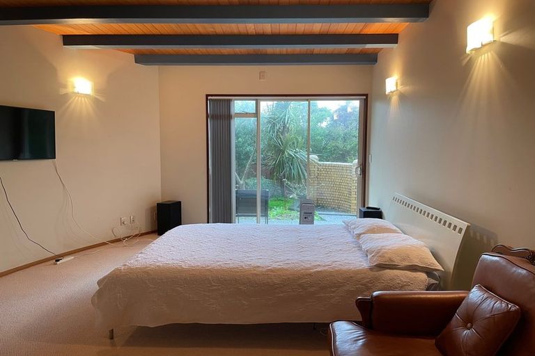 Photo of property in 1/3 Portal Place, Murrays Bay, Auckland, 0630