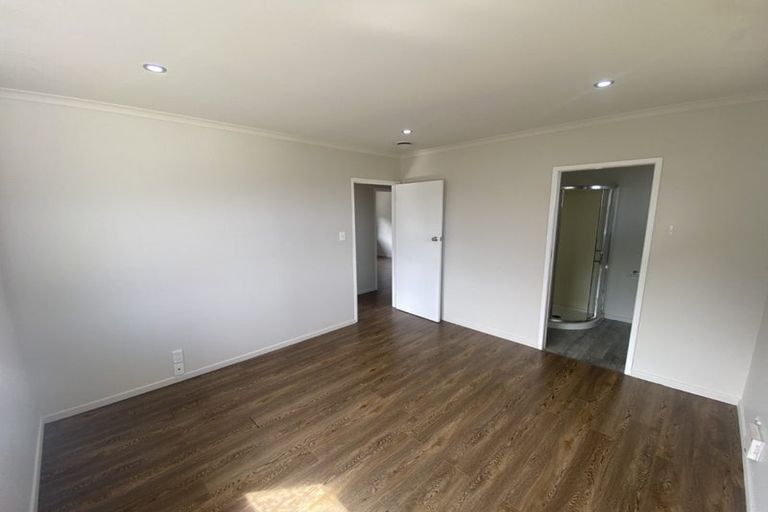 Photo of property in 18 Fairway Avenue, Red Beach, 0932