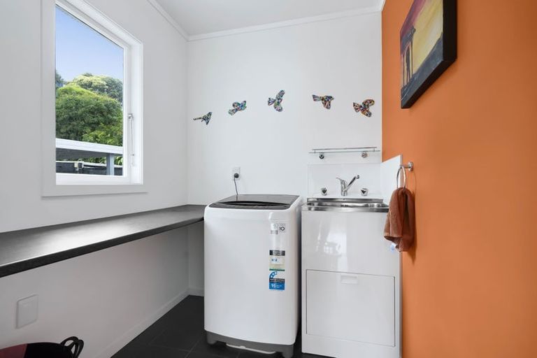 Photo of property in 120 Omata Road, Marfell, New Plymouth, 4310