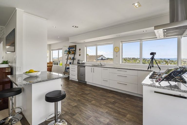 Photo of property in 22 Summit Drive, Torbay, Auckland, 0630