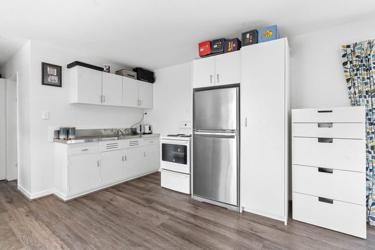 Photo of property in 17-19 Weld Street, Martinborough, 5711