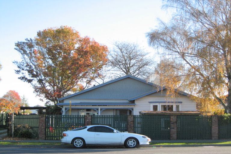 Photo of property in 221 Main North Road, Redwood, Christchurch, 8051