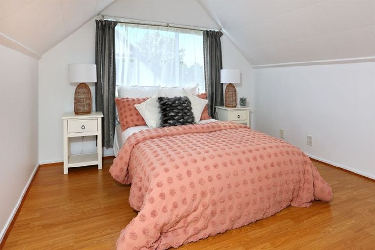 Photo of property in 10a Harding Avenue, Te Atatu South, Auckland, 0610