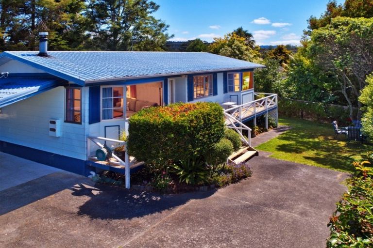 Photo of property in 1/95 Atkinson Road, Titirangi, Auckland, 0604