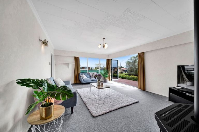 Photo of property in 43 Nevada Drive, Merrilands, New Plymouth, 4312