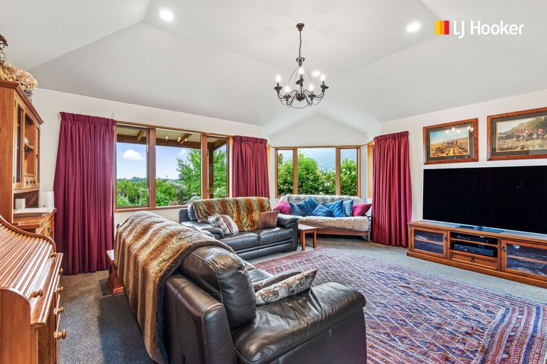 Photo of property in 16 Woodside Road, Woodside, Outram, 9073